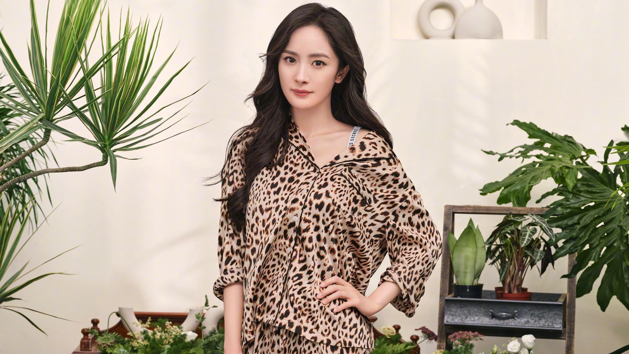 中立代表队B队员默契配合助力冲线