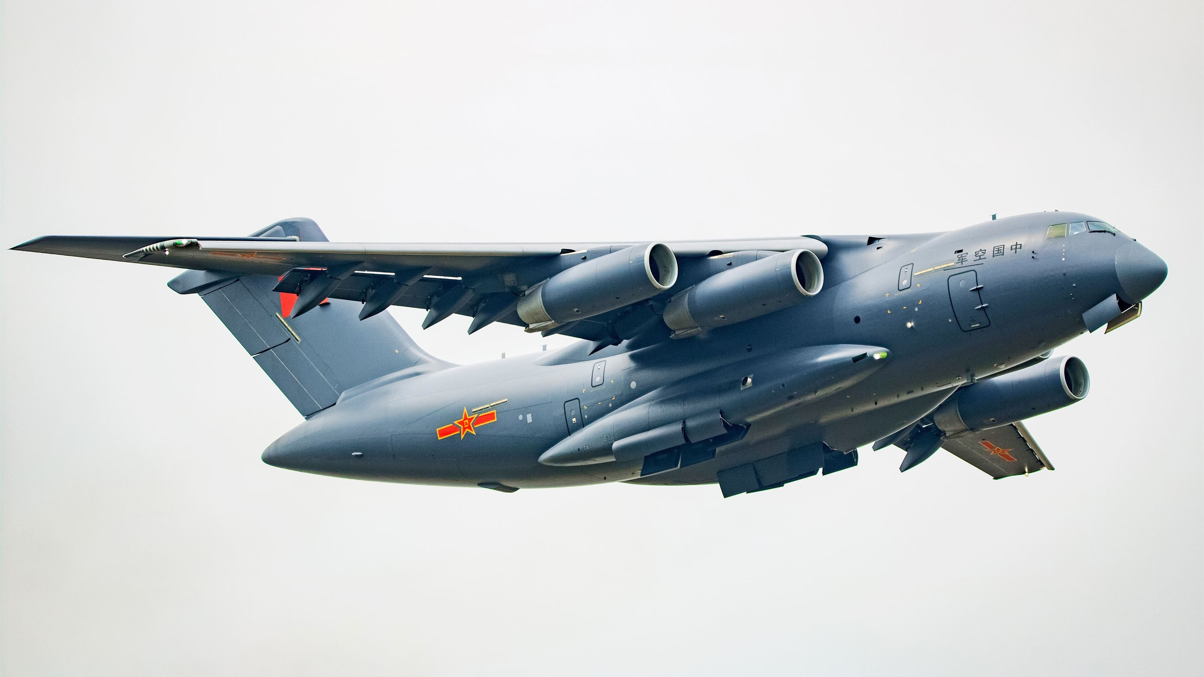 拜仁慕尼黑稳坐榜首，向三冠王迈进