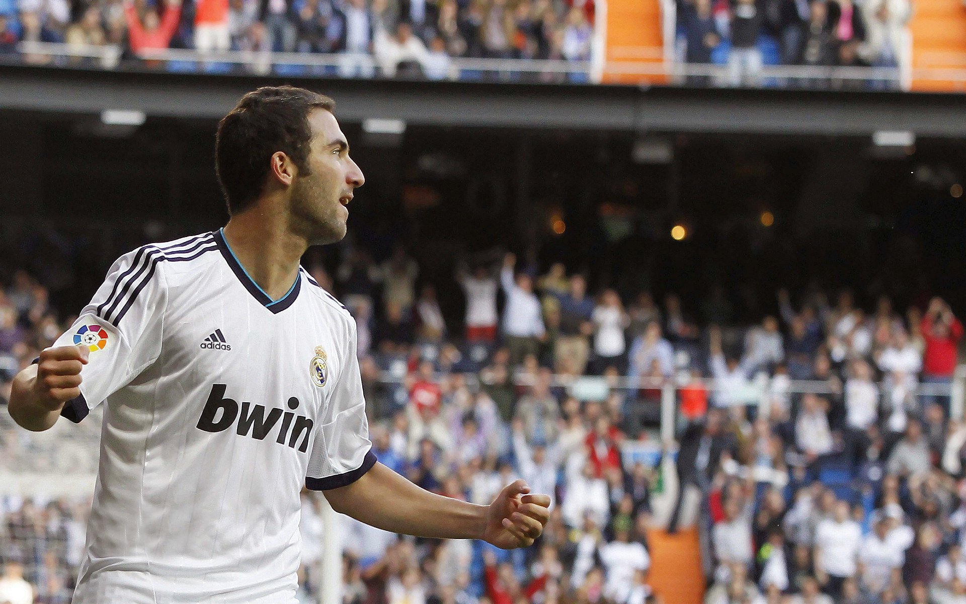 九游ios下载-从4-3-3到3-5-2：战术变化对比赛的深远影响